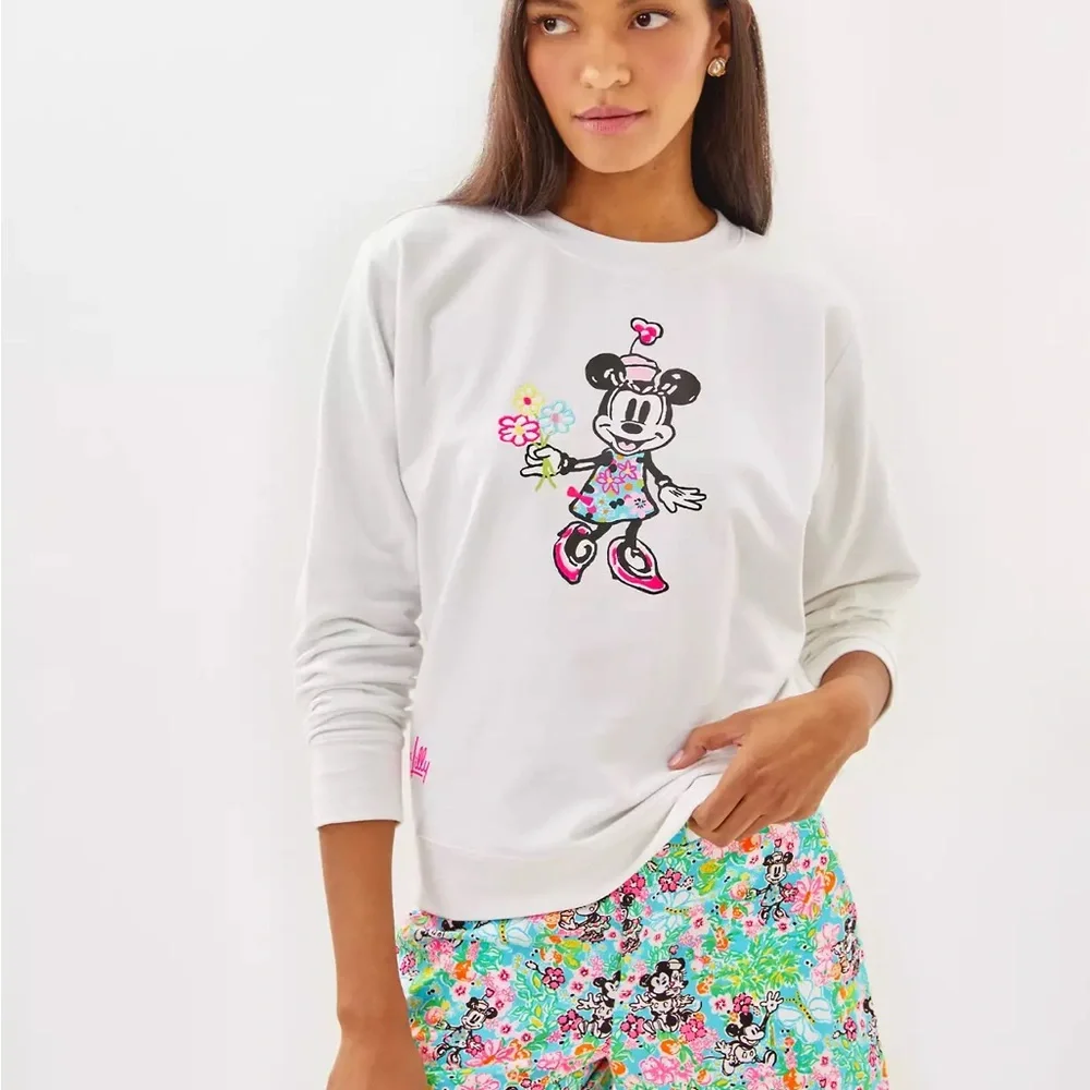 Lilly Pulitzer Hearts Disney 5" Callahan Mid Rise Short - Picture 4 of 4